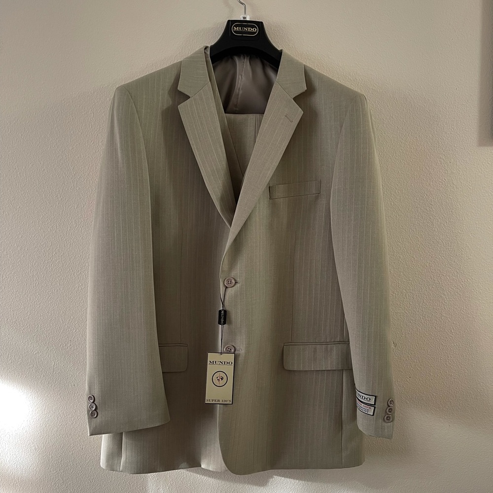 Mundo Men’s 3 Piece Tan Cream Suit Blazer Pants and Vest NWT Size 46L Pants 38S